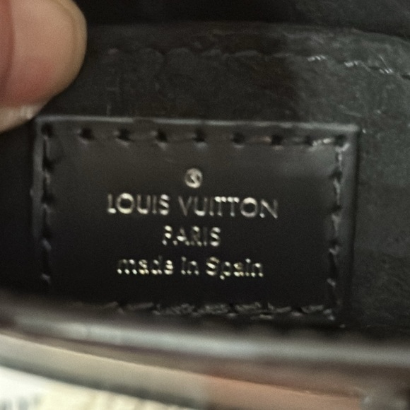 Authentic Louis Vuitton P. Sac Plat Epi Noir - Picture 8 of 17